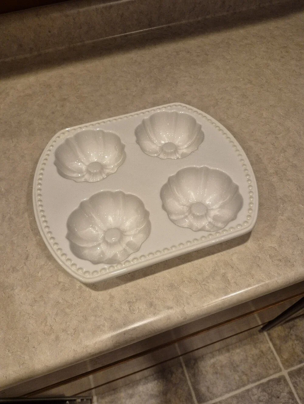 Princess House White Bundt Cake Pan